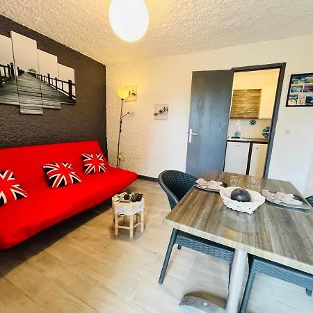 Studio En Rez-de-chaussee Avec Terrasse, Parking, A 1 Km De La Plage - - Fr-1-63-332